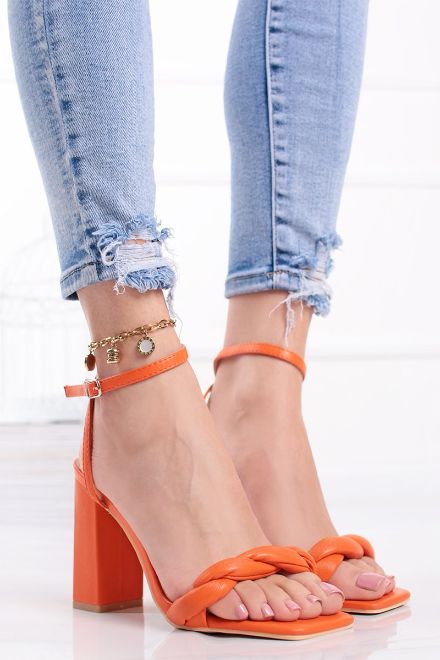 Oranžové sandále na hrubom podpätku Emberly