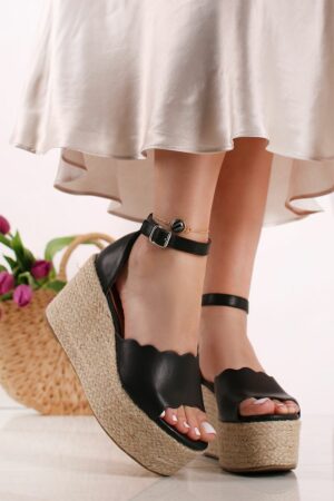 Čierne platformové sandále Sylvie